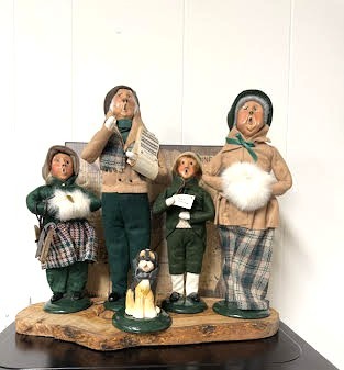 1989-91 Byer's Choice Holiday Carolers  4 Dolls &  A Dog