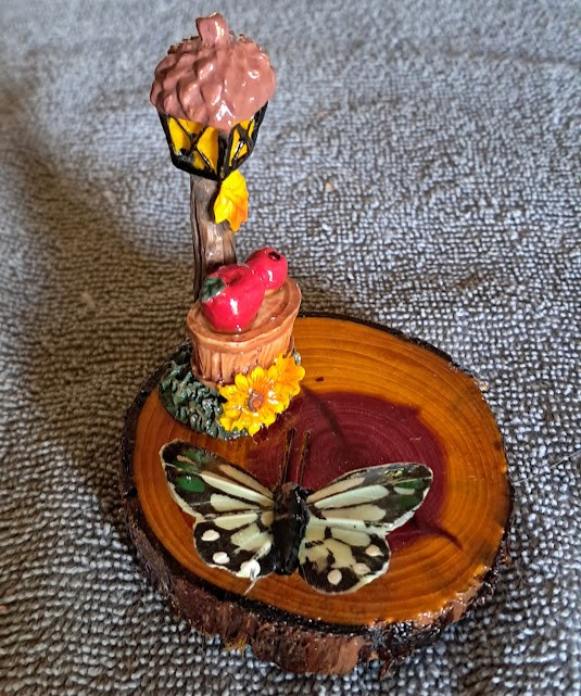 Cedar Cookie Lightpost Figurine