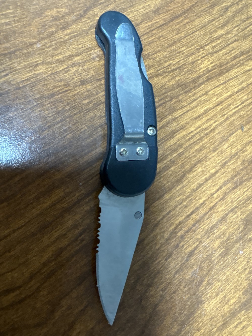 Grizzly 4.5 inch Partial Serrated Lockback Knife As-is
