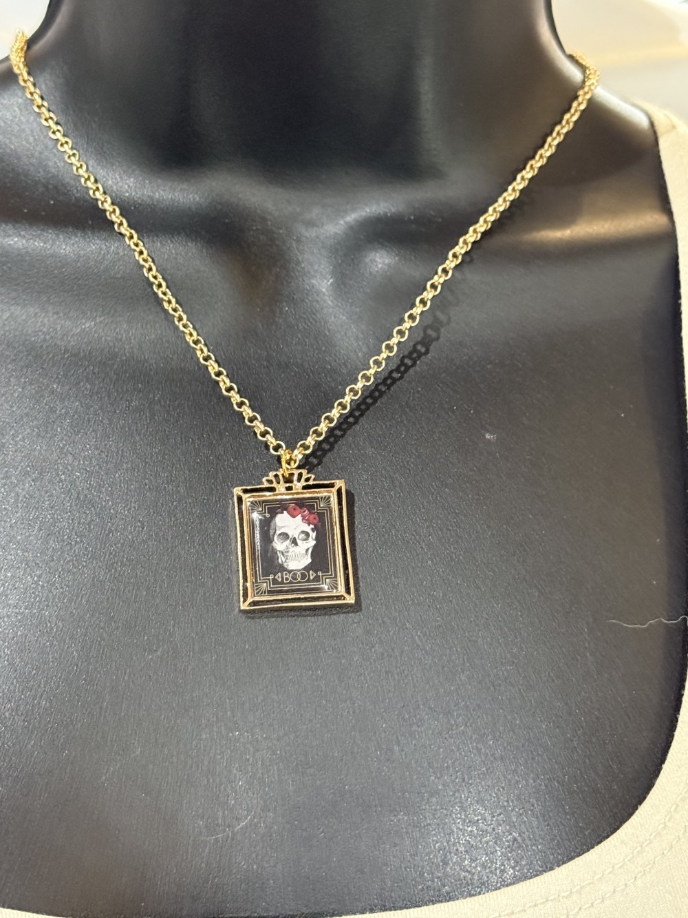 Necklace- Skull & Roses Halloween Pendant BOO