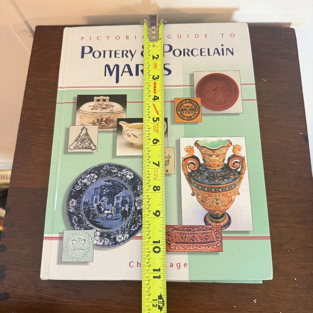 Pictorial Guide to Pottery and Porcelain Marks, Chad Lage, Green Hardcover