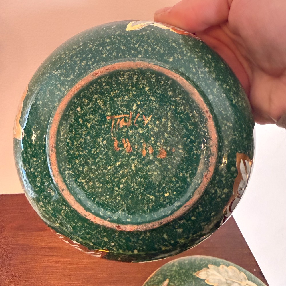 Italian Pottery Lidded Bowl, Green with Gold Leaves
