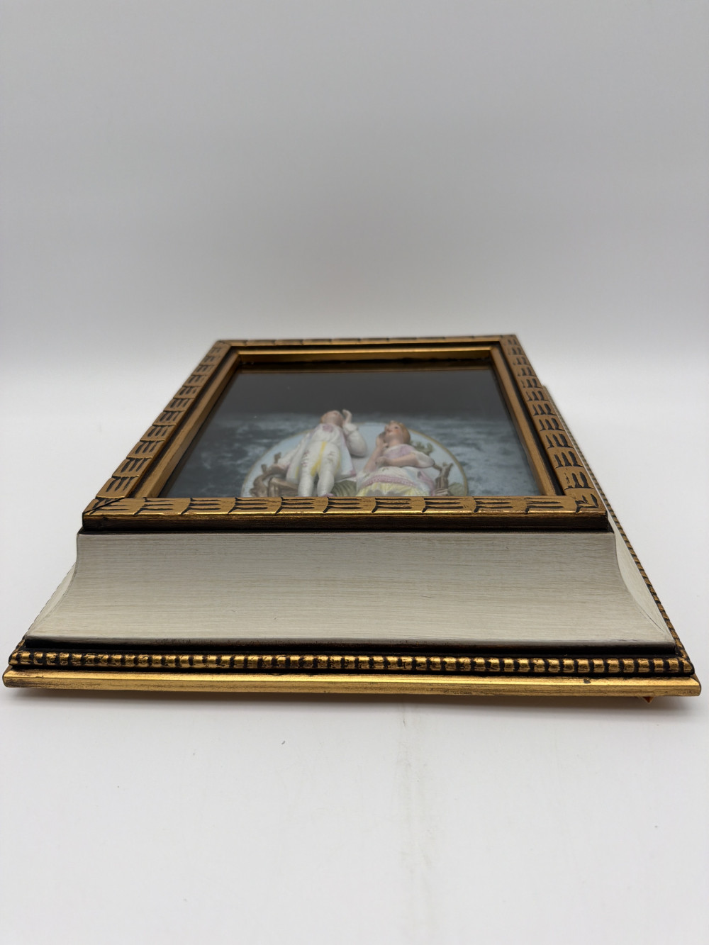 Vtg Courting Couple Ceramic Relief Shadow Box