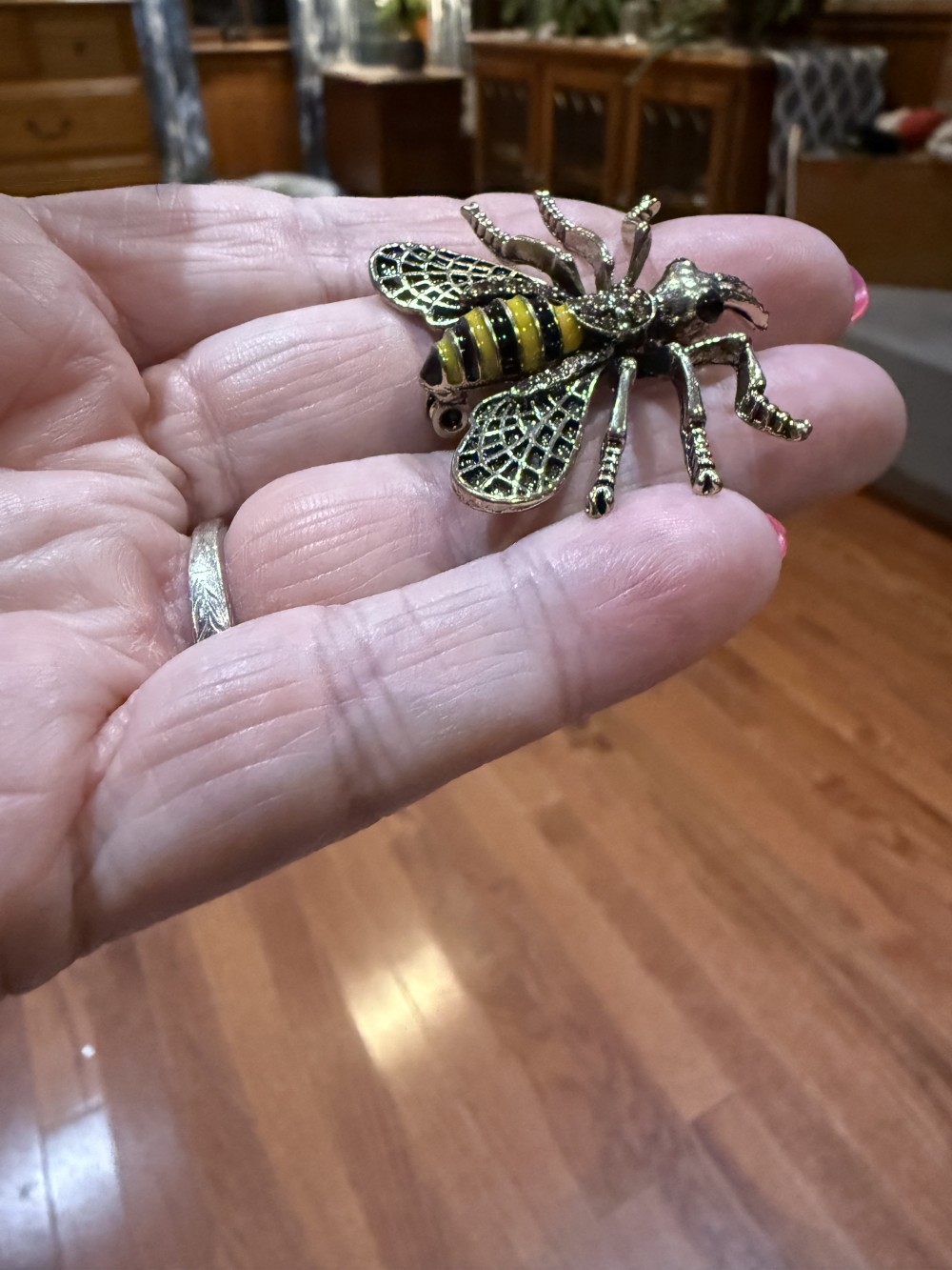 Brooch Pin - Wasp in Antique Gold