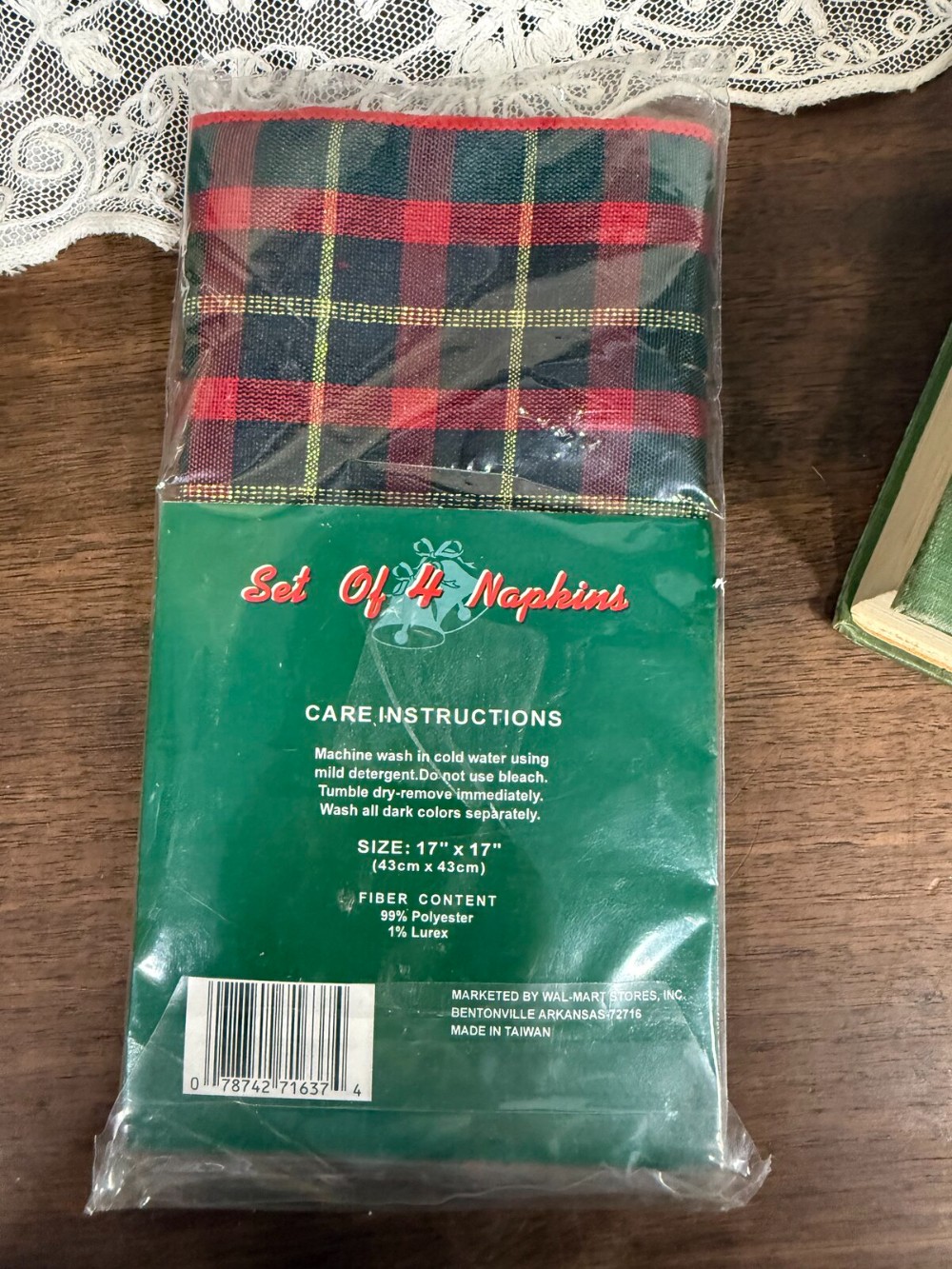 Set of 4 Red and Green Plaid Napkins New in Package