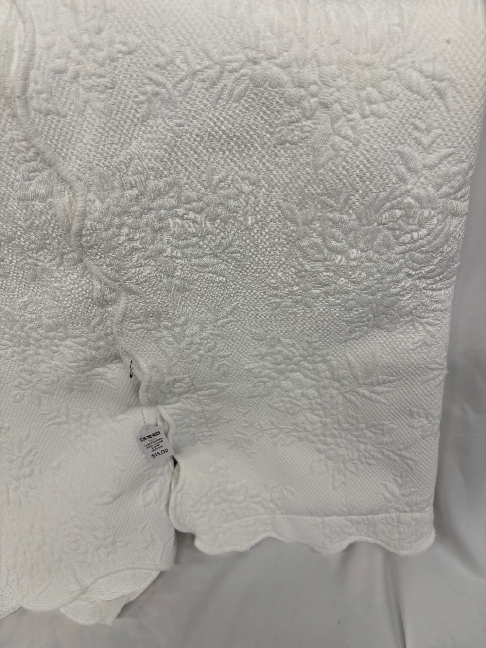 Linens twin Matelasse white coverlet & sham scalloped edges