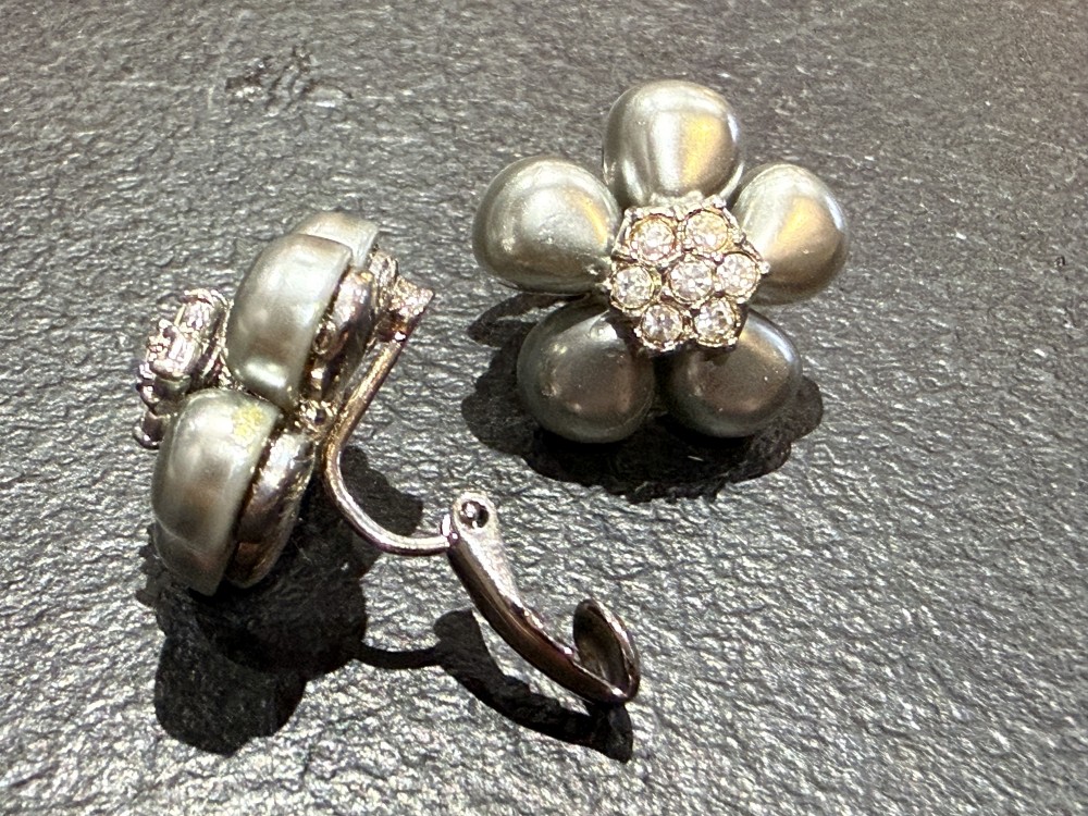 VIntage Avon Clip On Earrings - Grey Flower Rhinestone Center