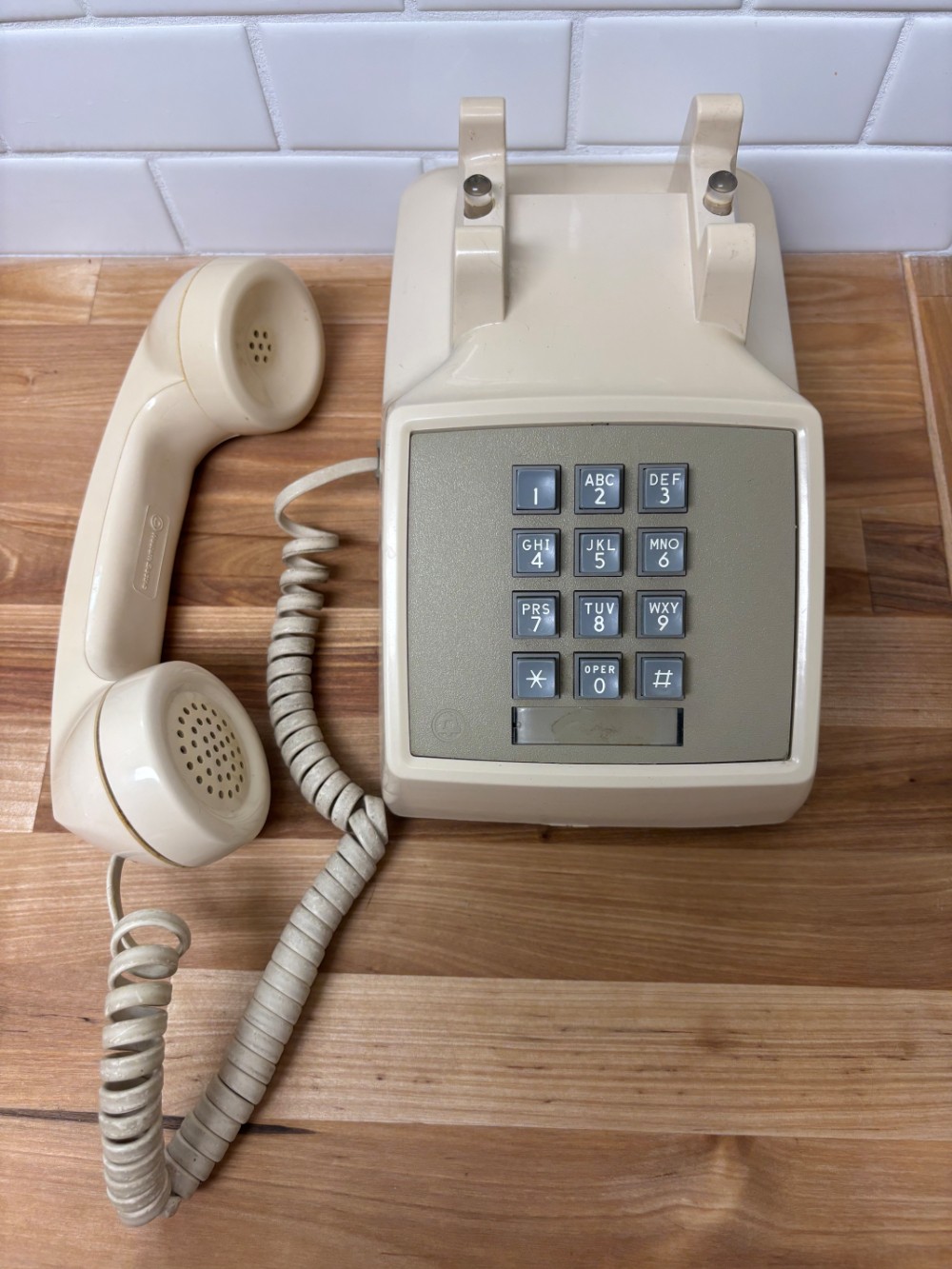 Telephone Western Electric 2500DMG Beige Touch-Tone Desk Telephone Bell System 1982
