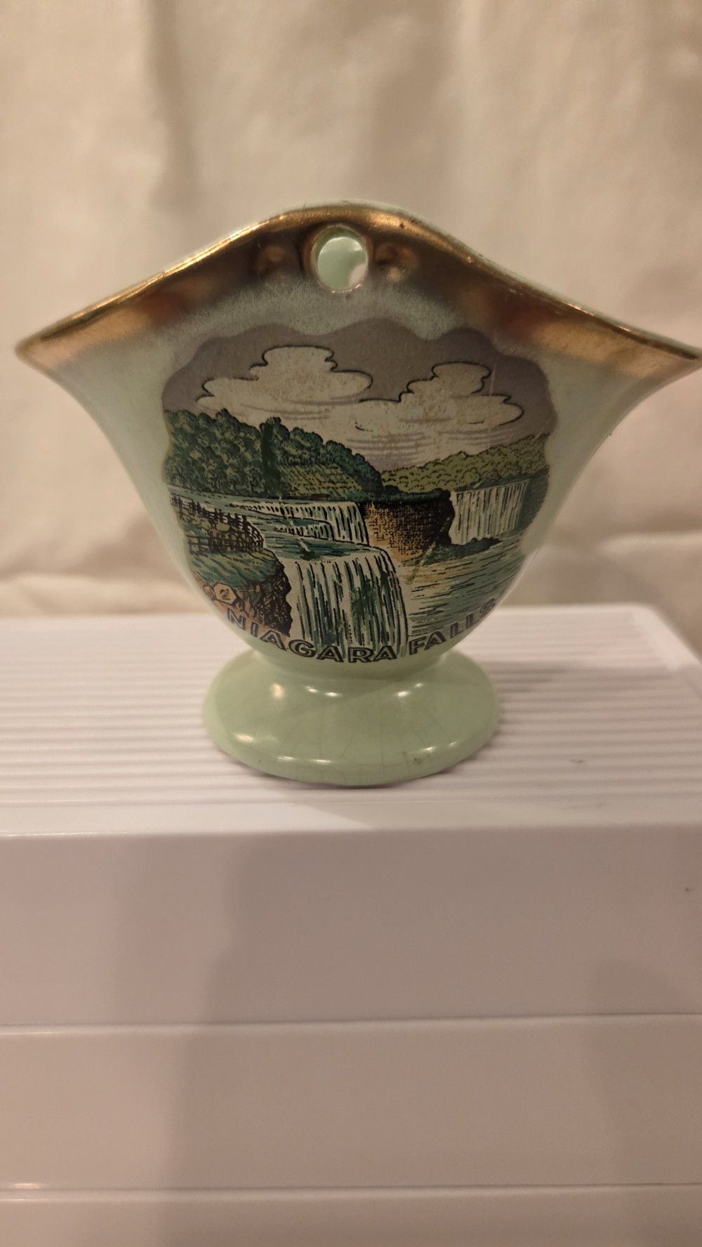 KP-1775 Niagara Falls souvenir vase