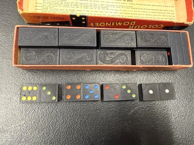 Spears England Colored Dots Dominoes For Children That Couldn't Count