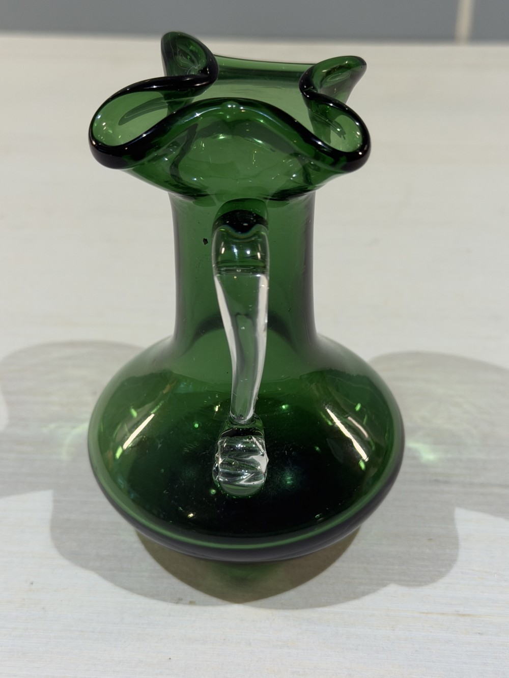 Vintage Emerald Green Ruffled Art Glass Bud Vase – 4.5”