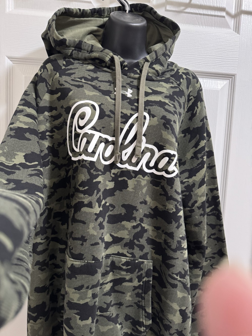 MENS UNDER ARMOUR  CAMO HOODY, CAROLINA