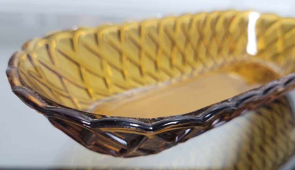 VTG Indiana Glass celery dish in Pretzel