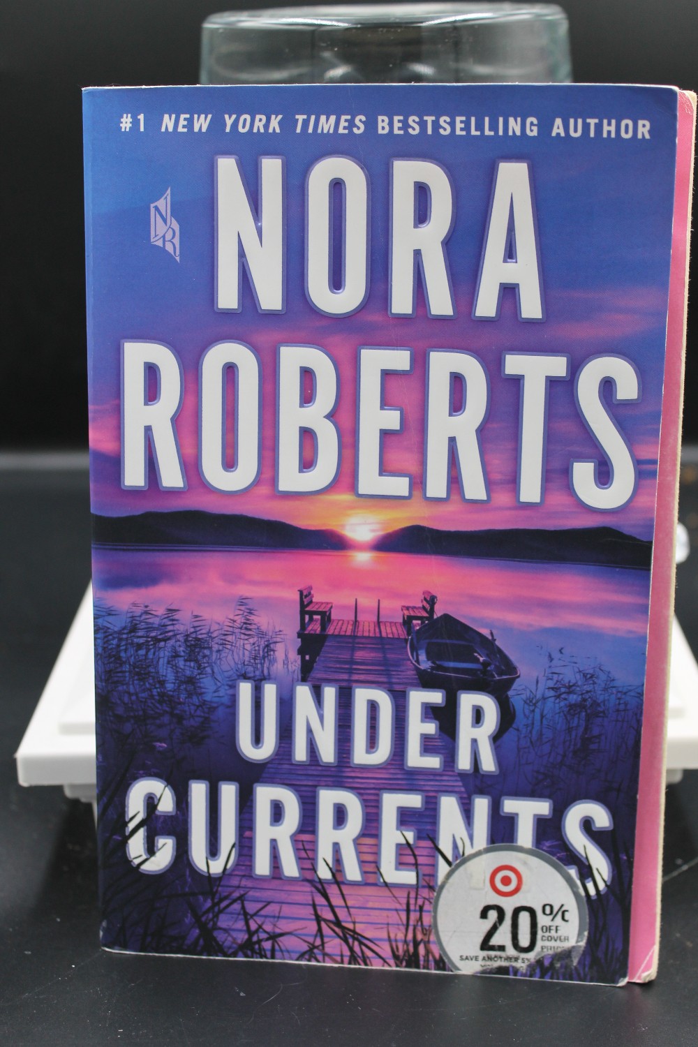 Paperback UNDER CURRENTS by Nora Roberts