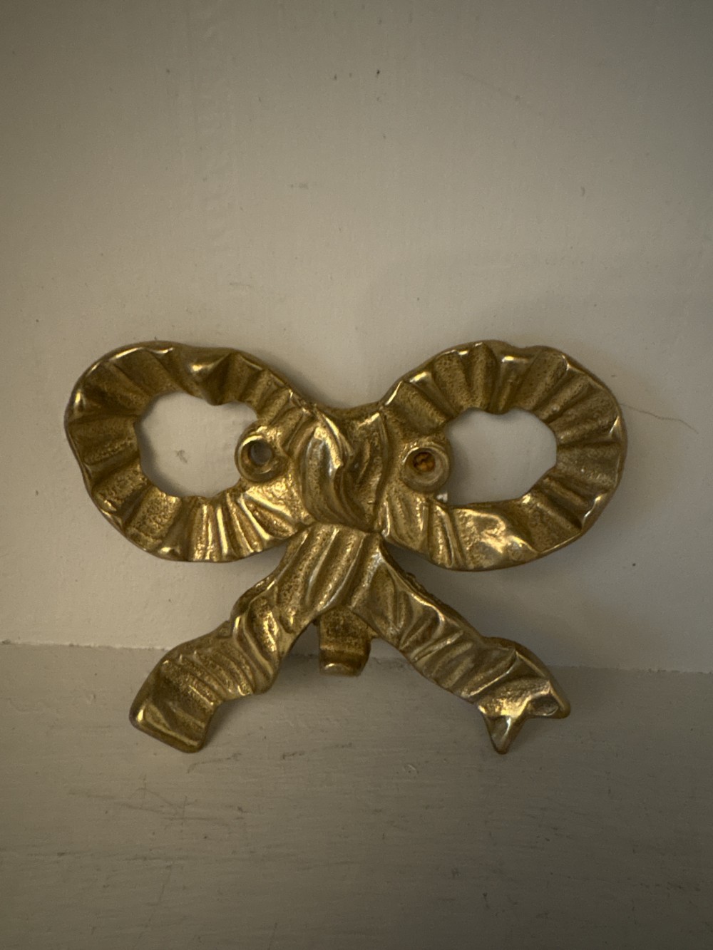 Bow Shaped Wall Mount Hook Gold Tone Brass 4.5”x4” Bombay Company Accent Decor