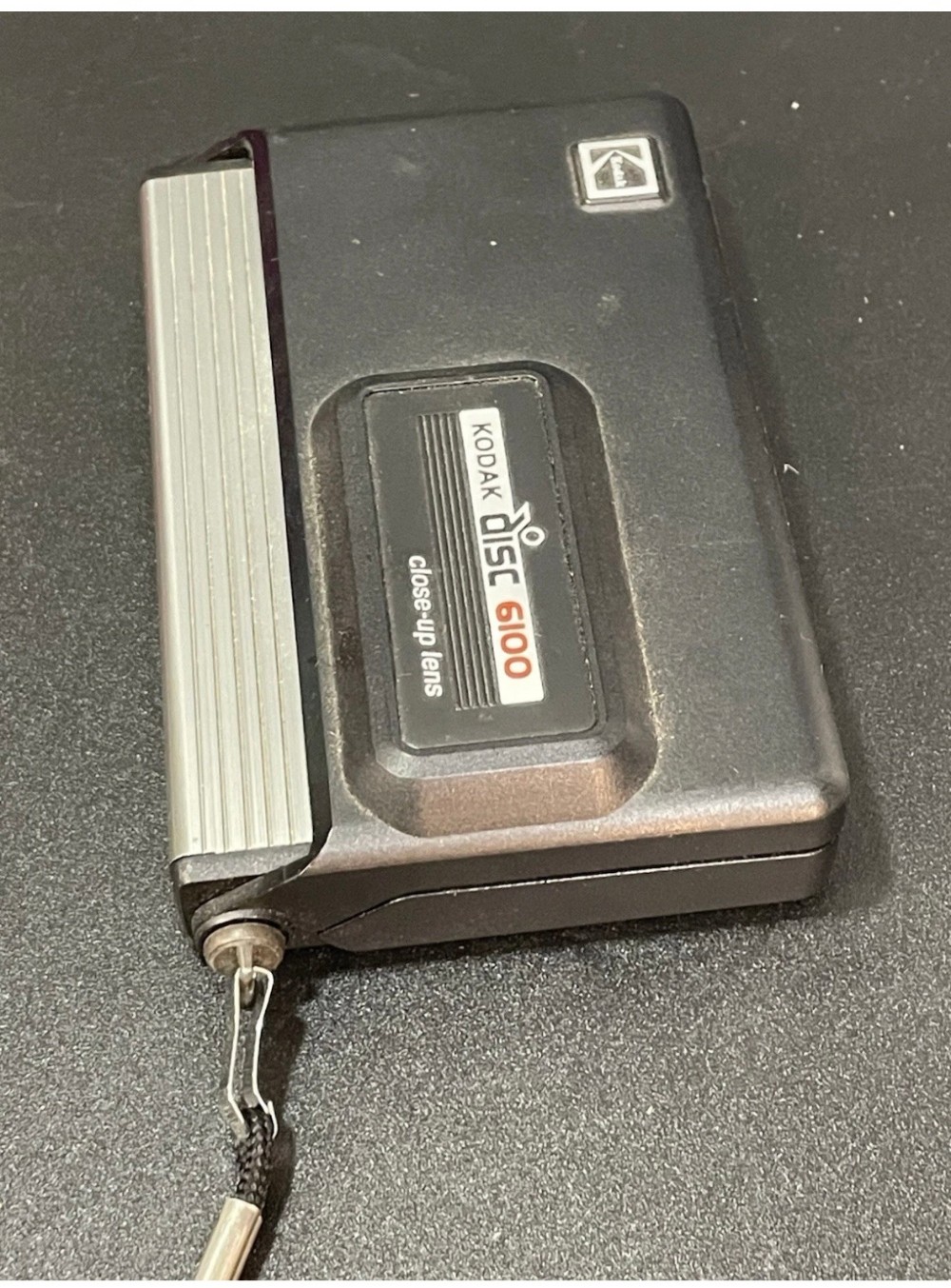 Camera Kodak Disc 6100 1982 Disc Film Camera Close-Up Lens with Wrist Strap