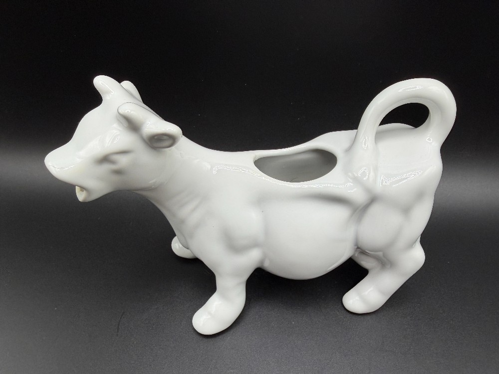 Glossy White Porcelain Cow Creamer Pitcher – Modern Farmhouse Tableware