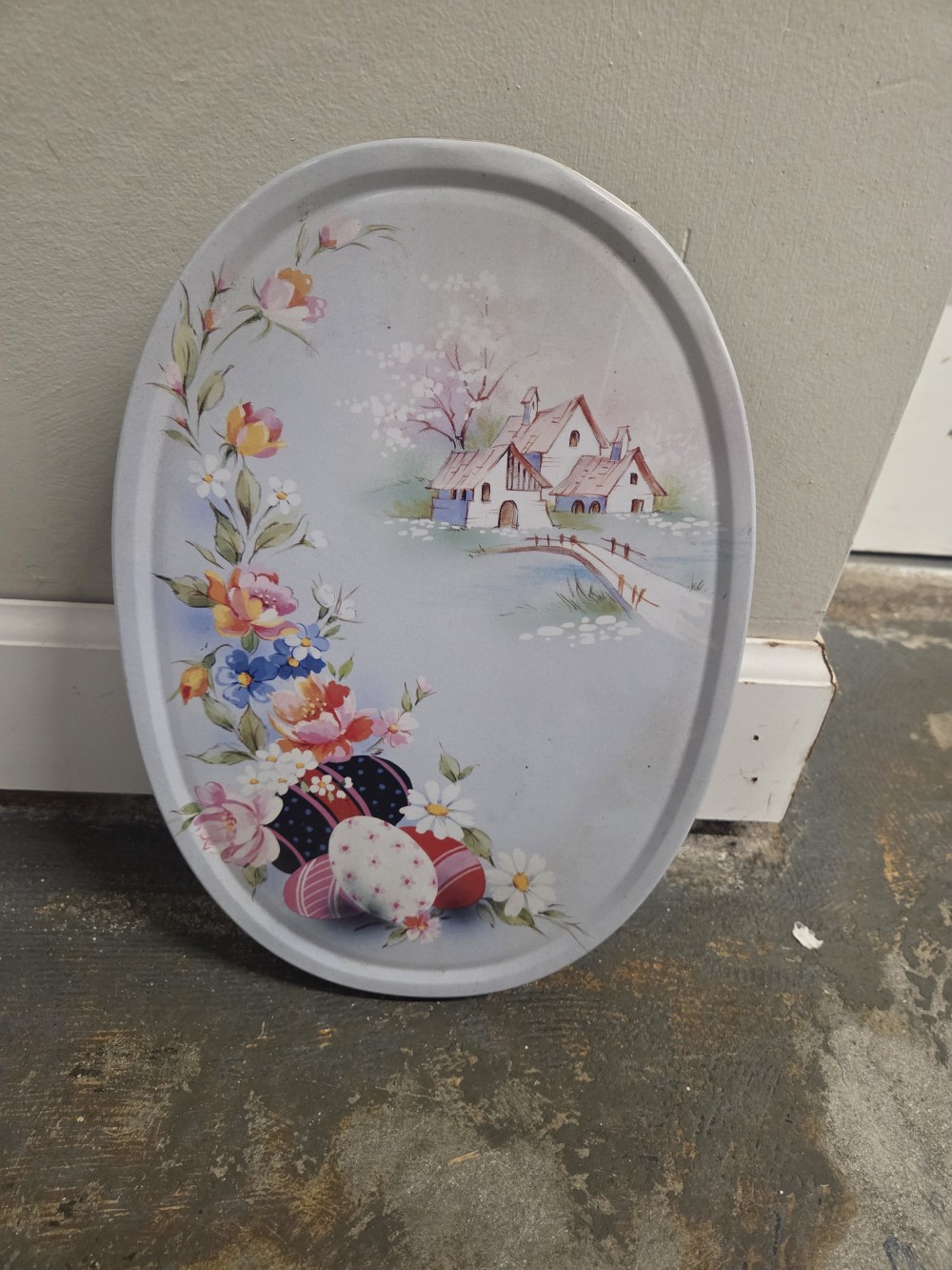 VTG Oval Easter Cookie Tin