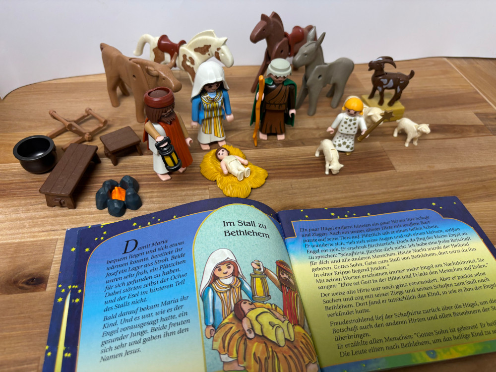 Vintage 1999 Playmobil Christmas Nativity Set Figures Animals Accessories Story Booklet