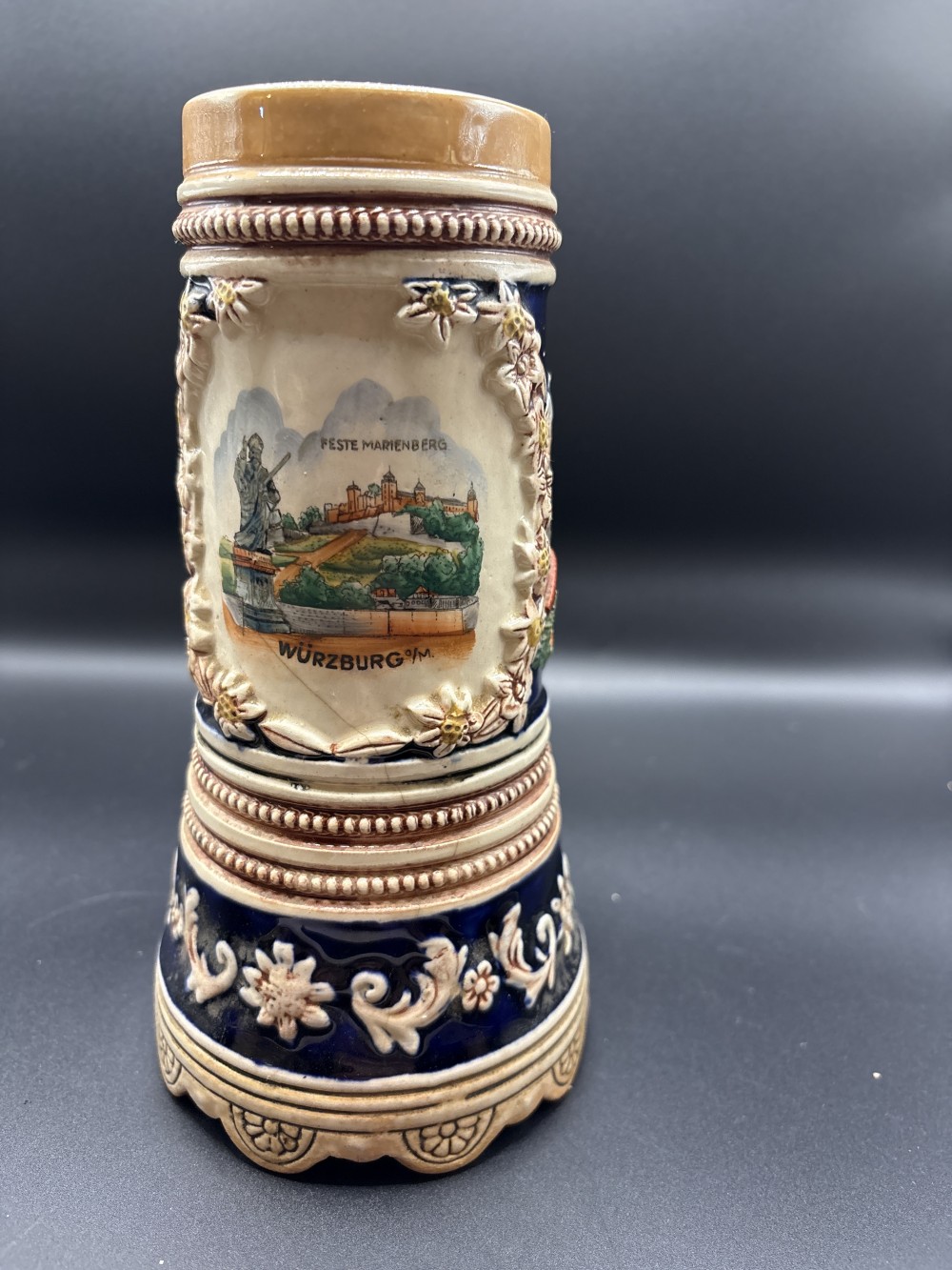 Hoehr German Style Relief Beer Stein 1/4 L ~7.5 in H