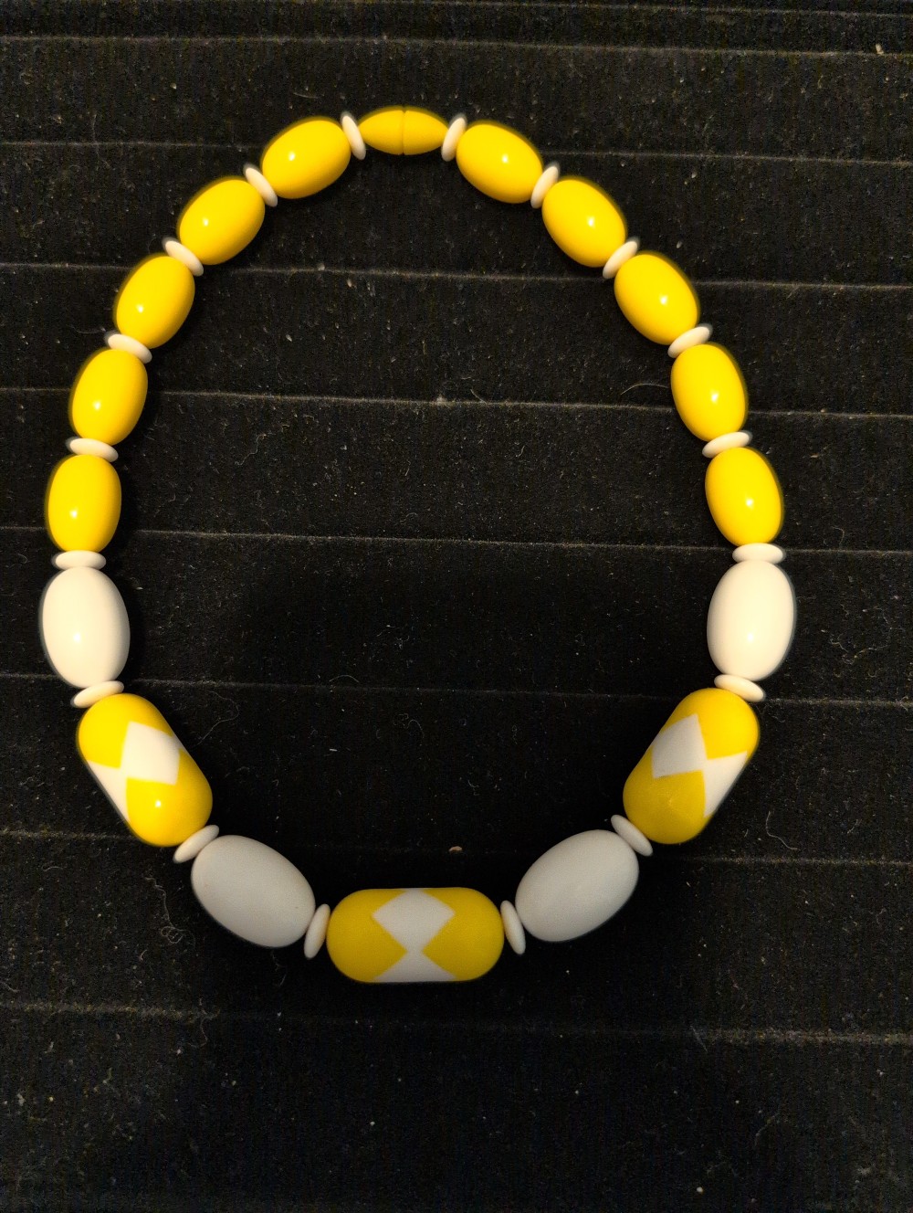 Yellow/white vintage necklace