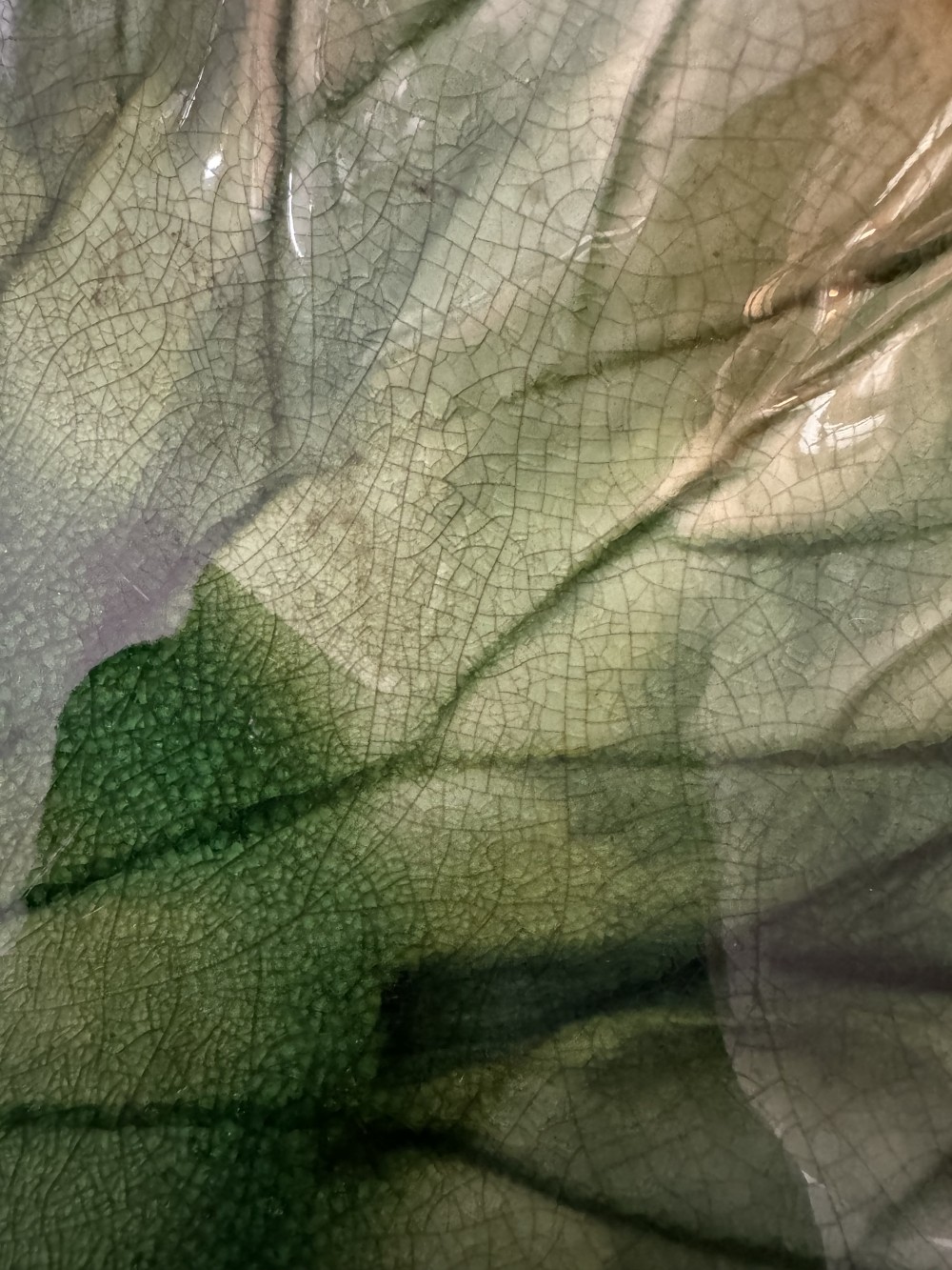 LILYPAD PLATE, RUFFLE EDGE, GREEN