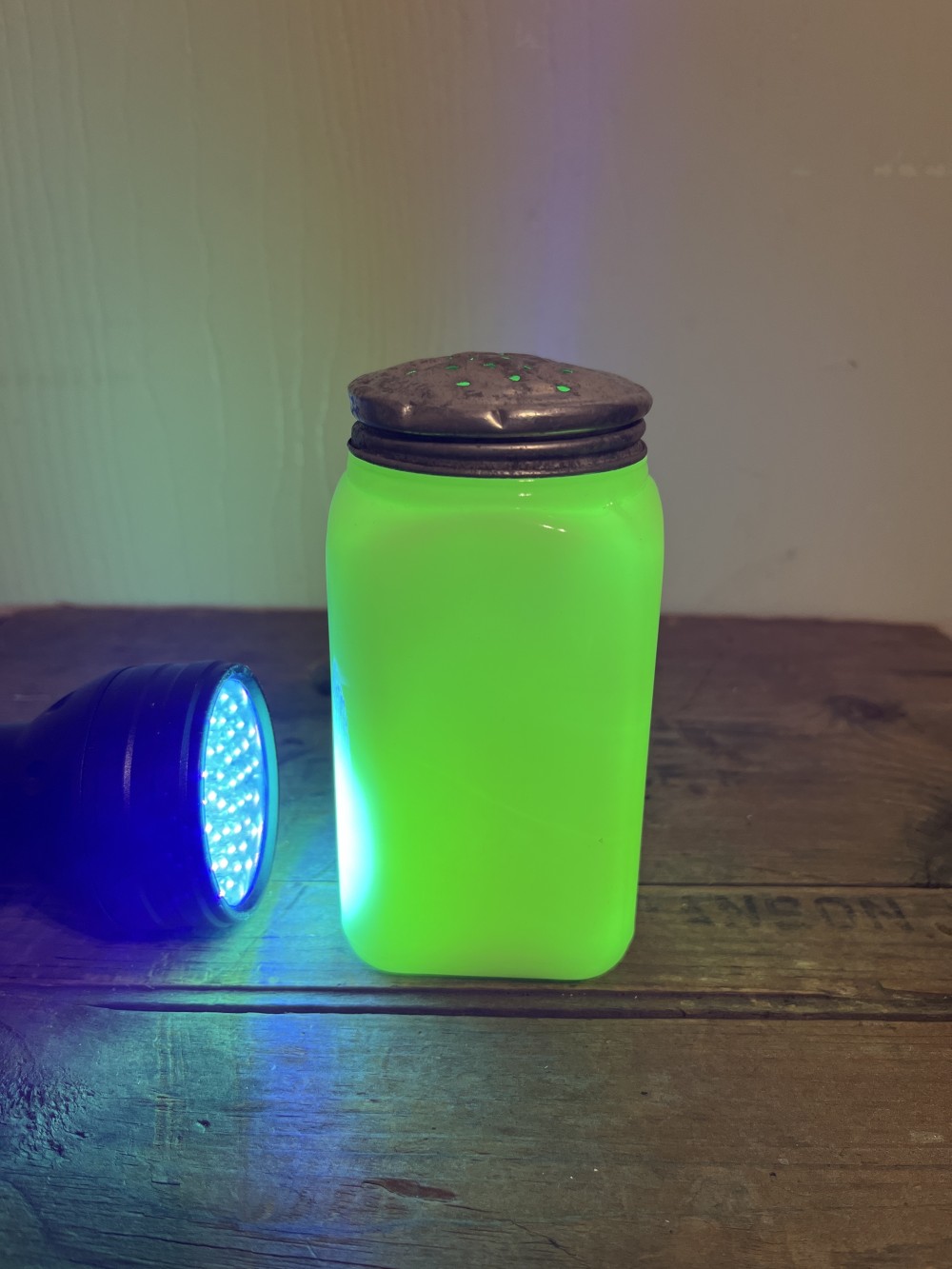 1930s yellow McKee shaker - GLOWS