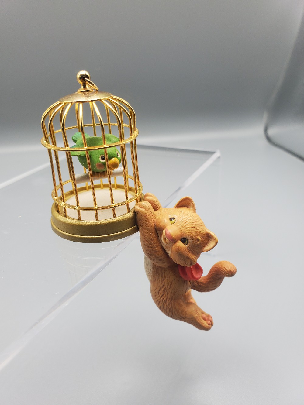 Hallmark ornament Mischievous Kittens year 2000