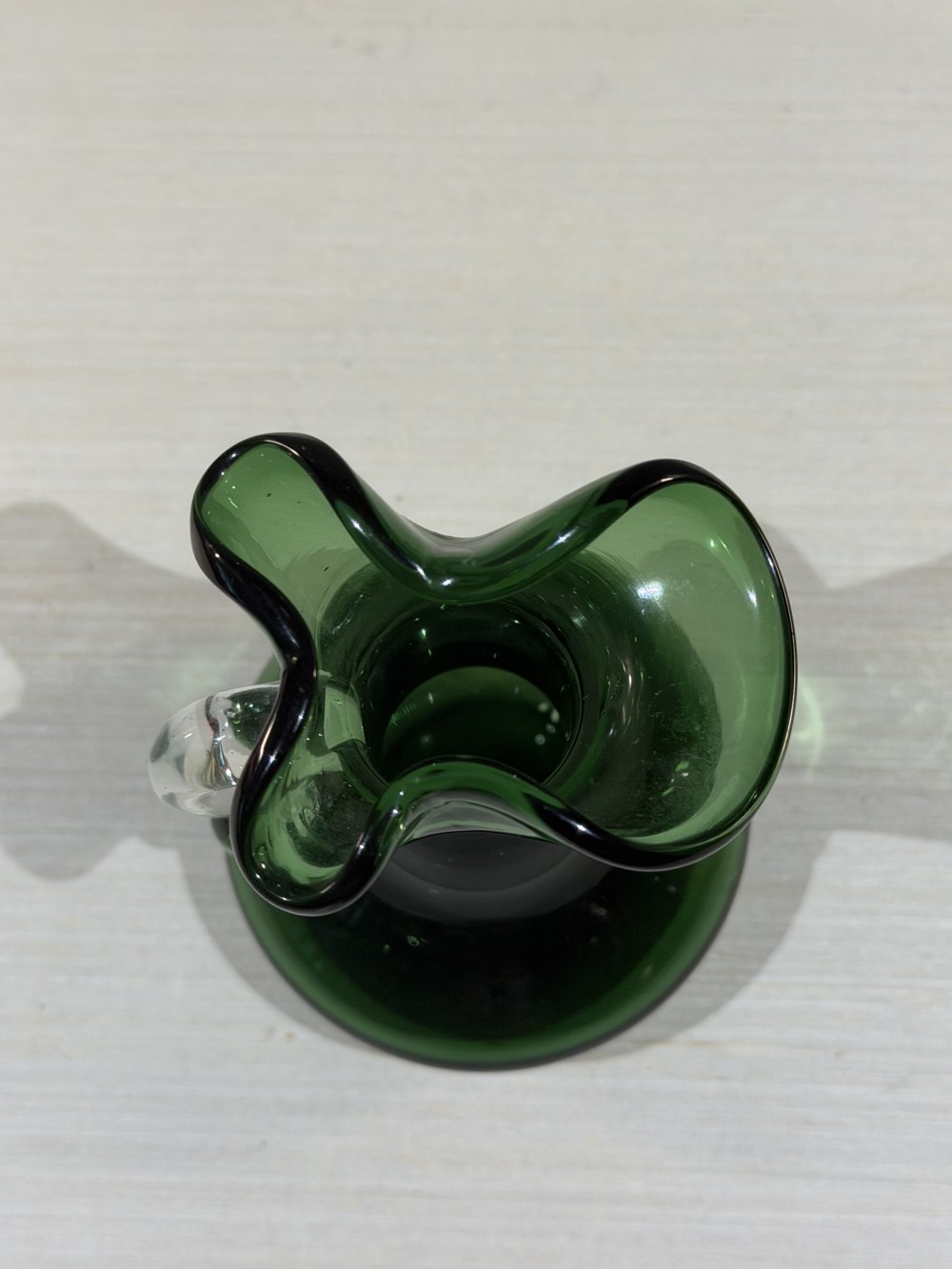 Vintage Emerald Green Ruffled Art Glass Bud Vase – 4.5”
