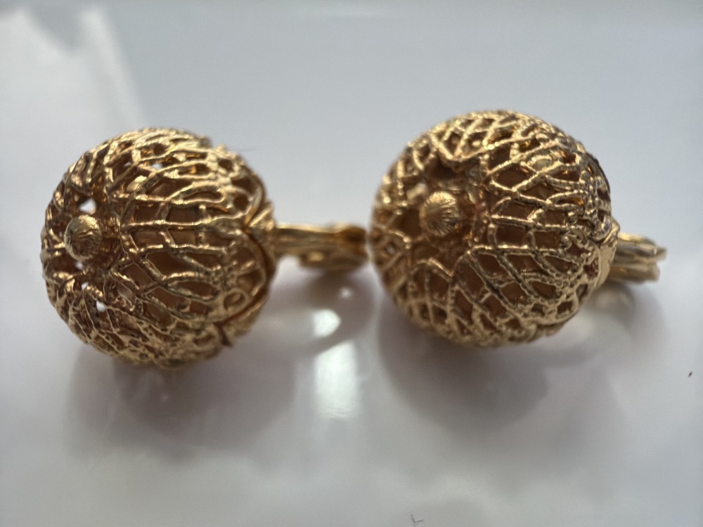 Vintage Monet Bal D’Or Gold Tone Filigree Clip-On Earrings