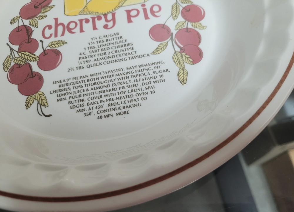 VTG Hankook Cherry Pie Plate