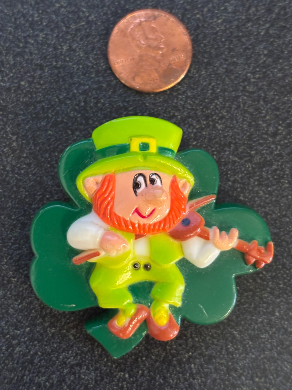 Russ St Patrick’s Day leprechaun playing fiddle shamrock pin vintage