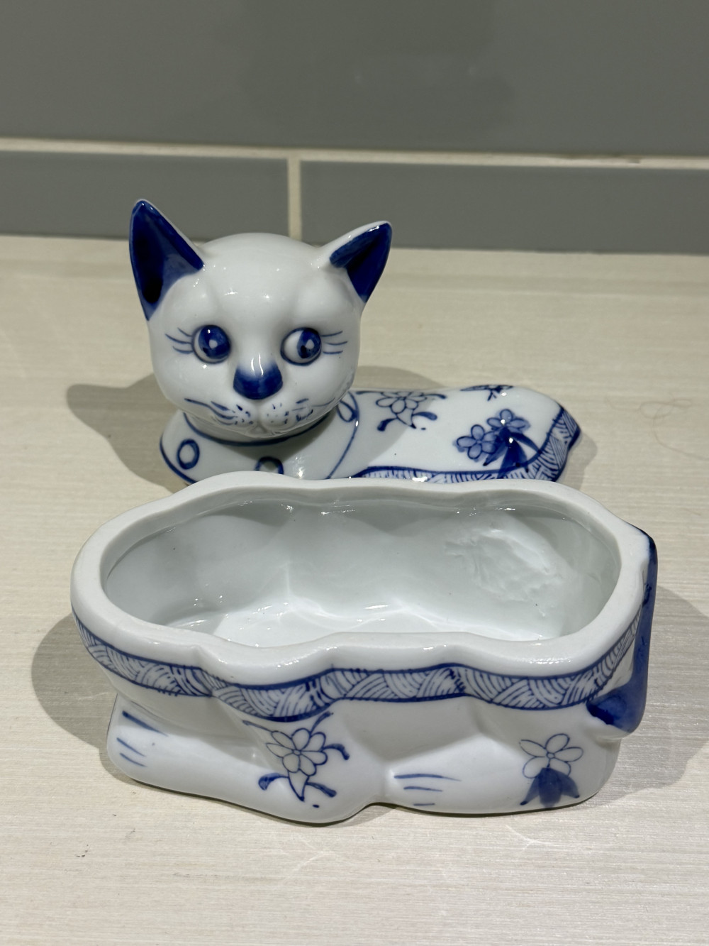 Vintage Blue & White Cat Trinket Box 5’