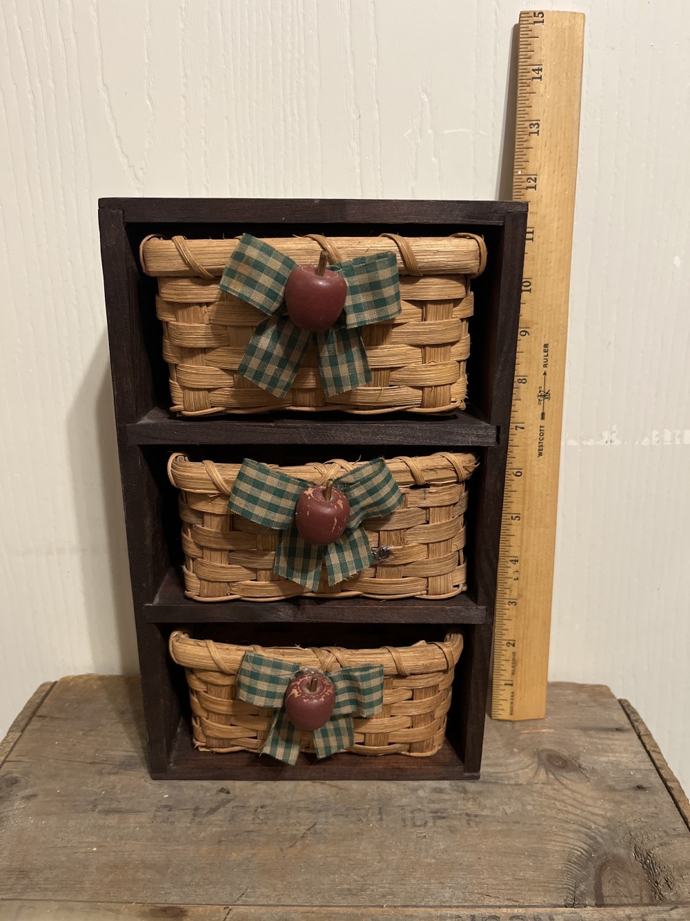 Vtg Country Cubby Shelf w/ Baskets