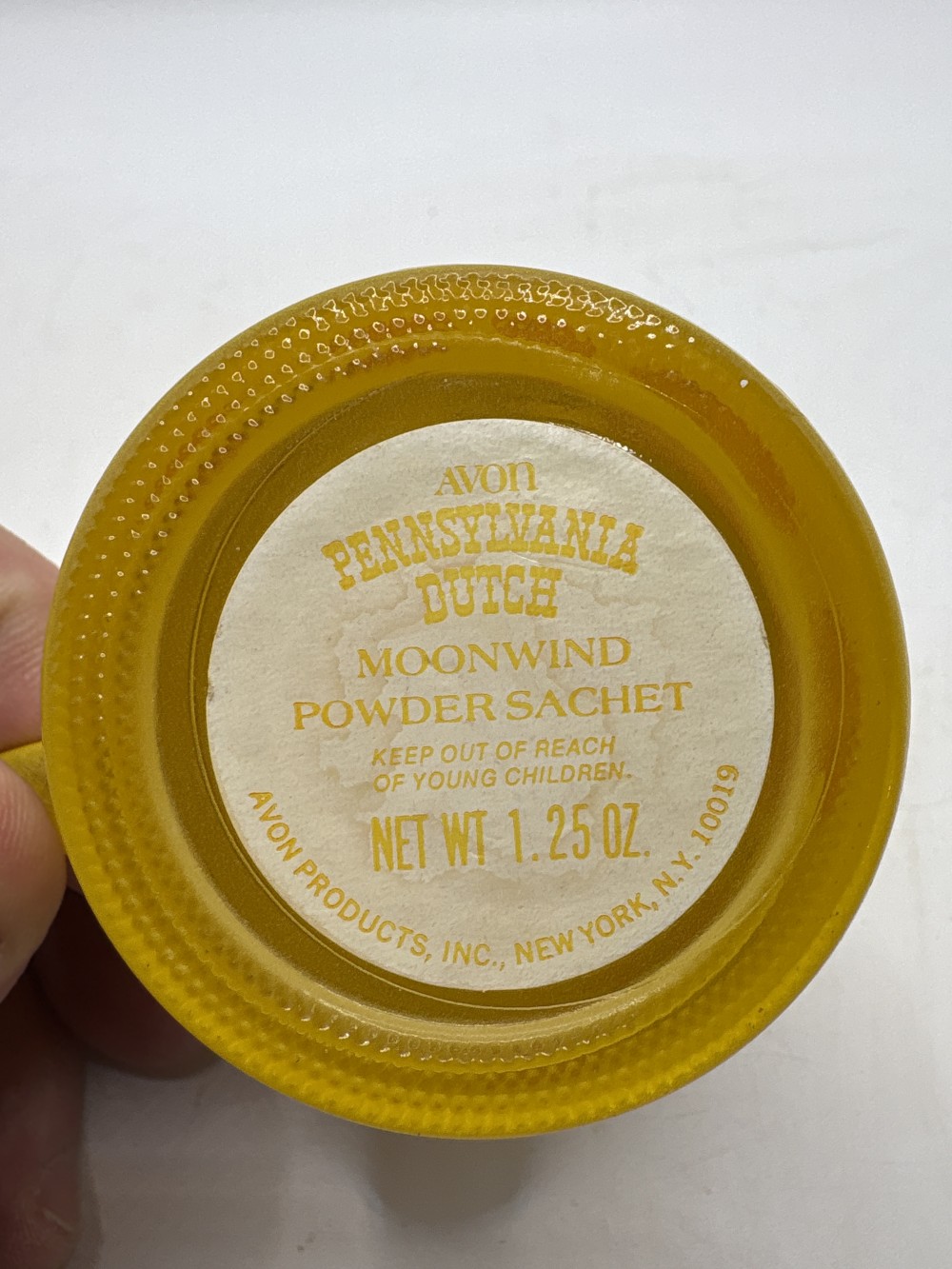 Avon Pennsylvania Dutch Moonwind Powder Sachet Shaker As-is