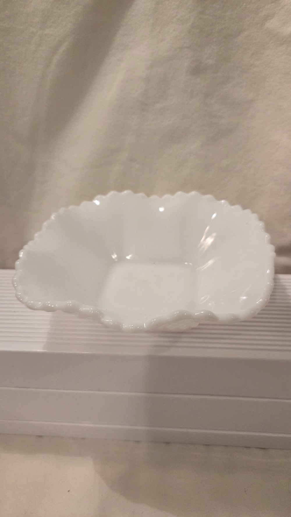 DO-1729 Hazel Atlas milk glass dish