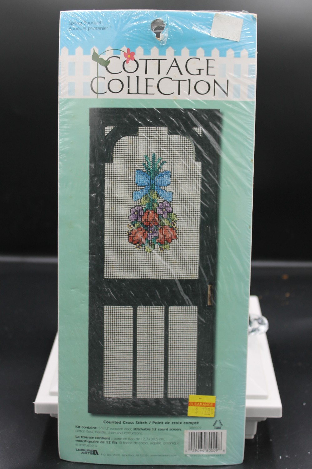 Vtg cross-stitch kit door/floral bouquet/bow
