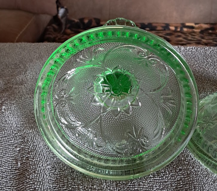 Tiara Exclusive Chantilly Green Candle Sticks (2)