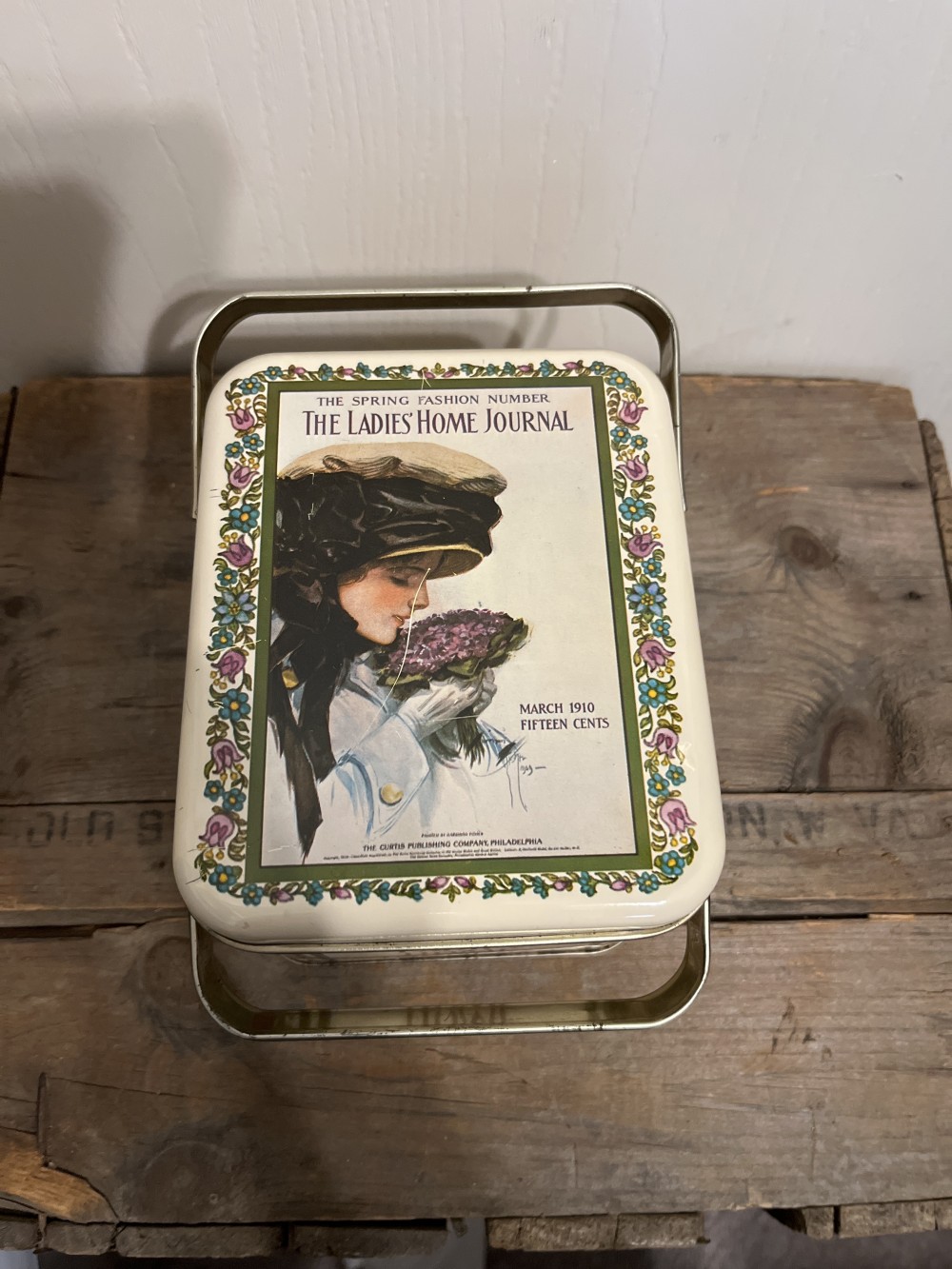 Vtg Ladies Home Journal tin