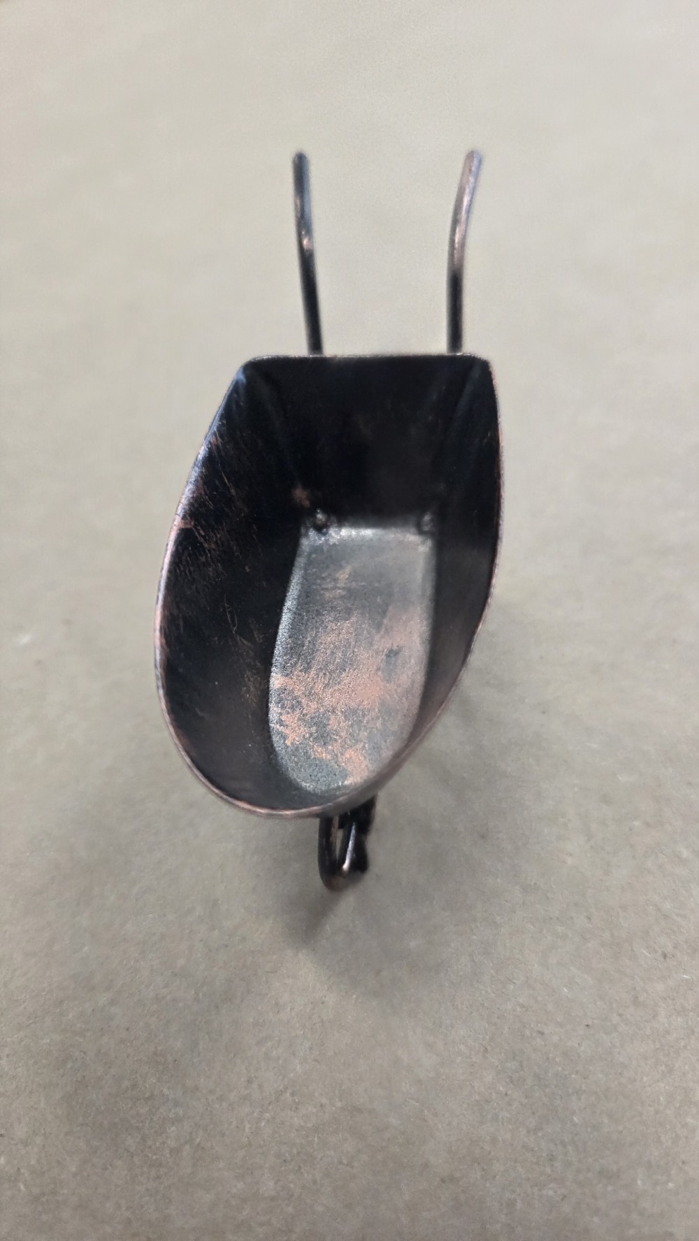 DO-1741 mini metal wheelbarrow