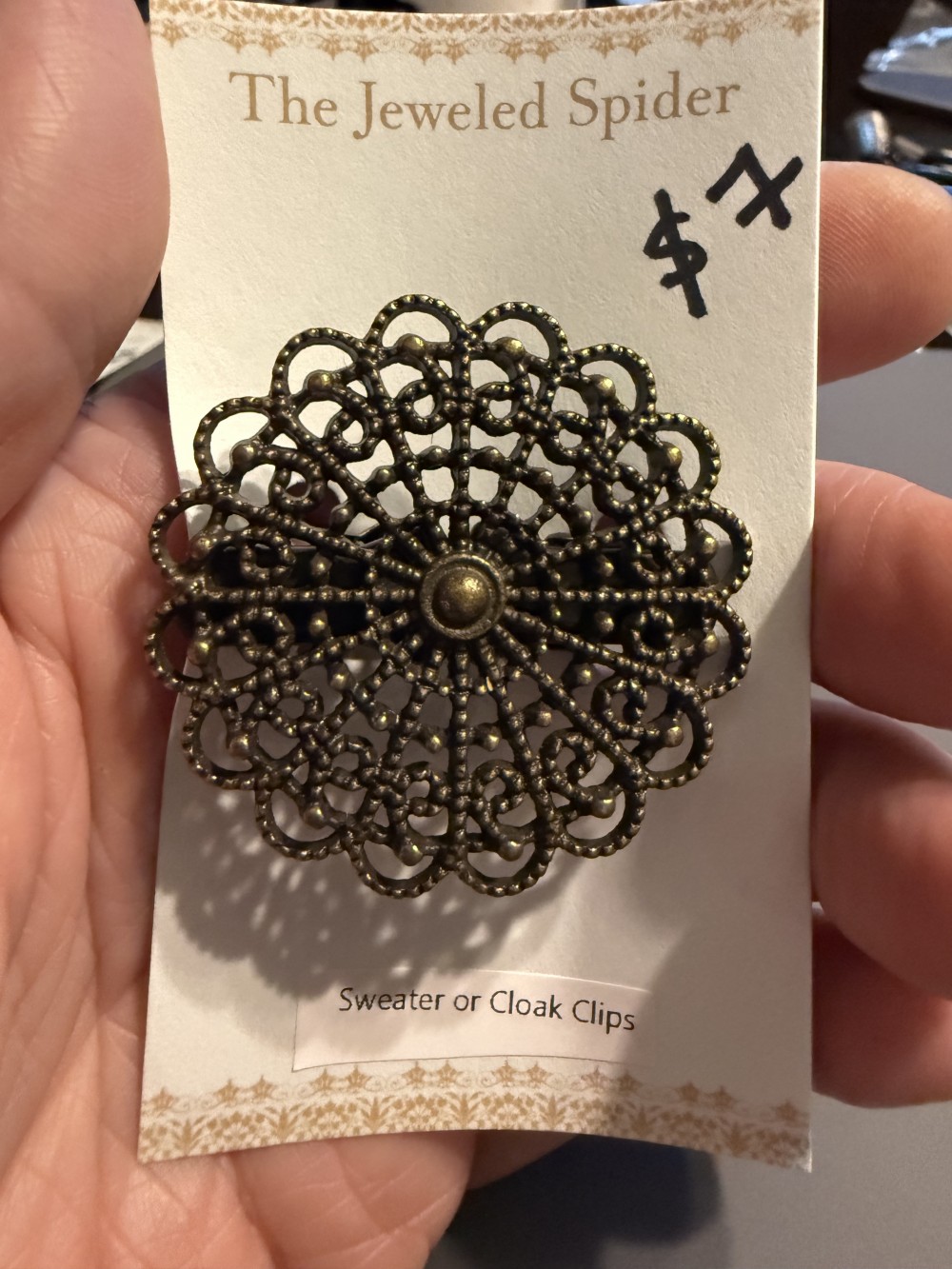 Sweater Clip, Cloak Clip, Dress Clip: Round 999 Scallop