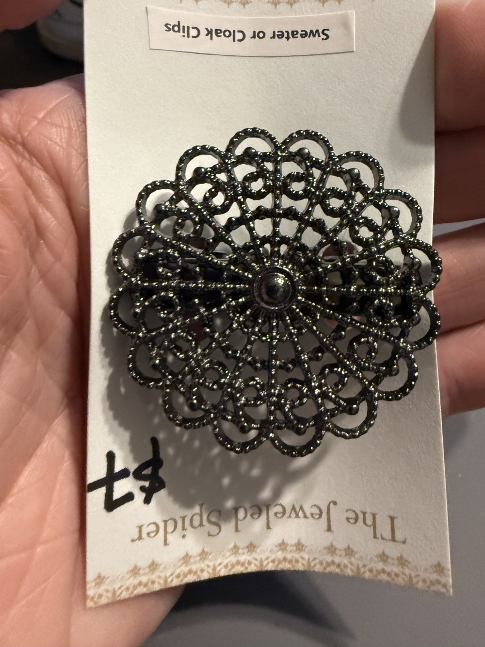 Sweater Clip, Cloak Clip, Dress Clip: Round 999 Scallop