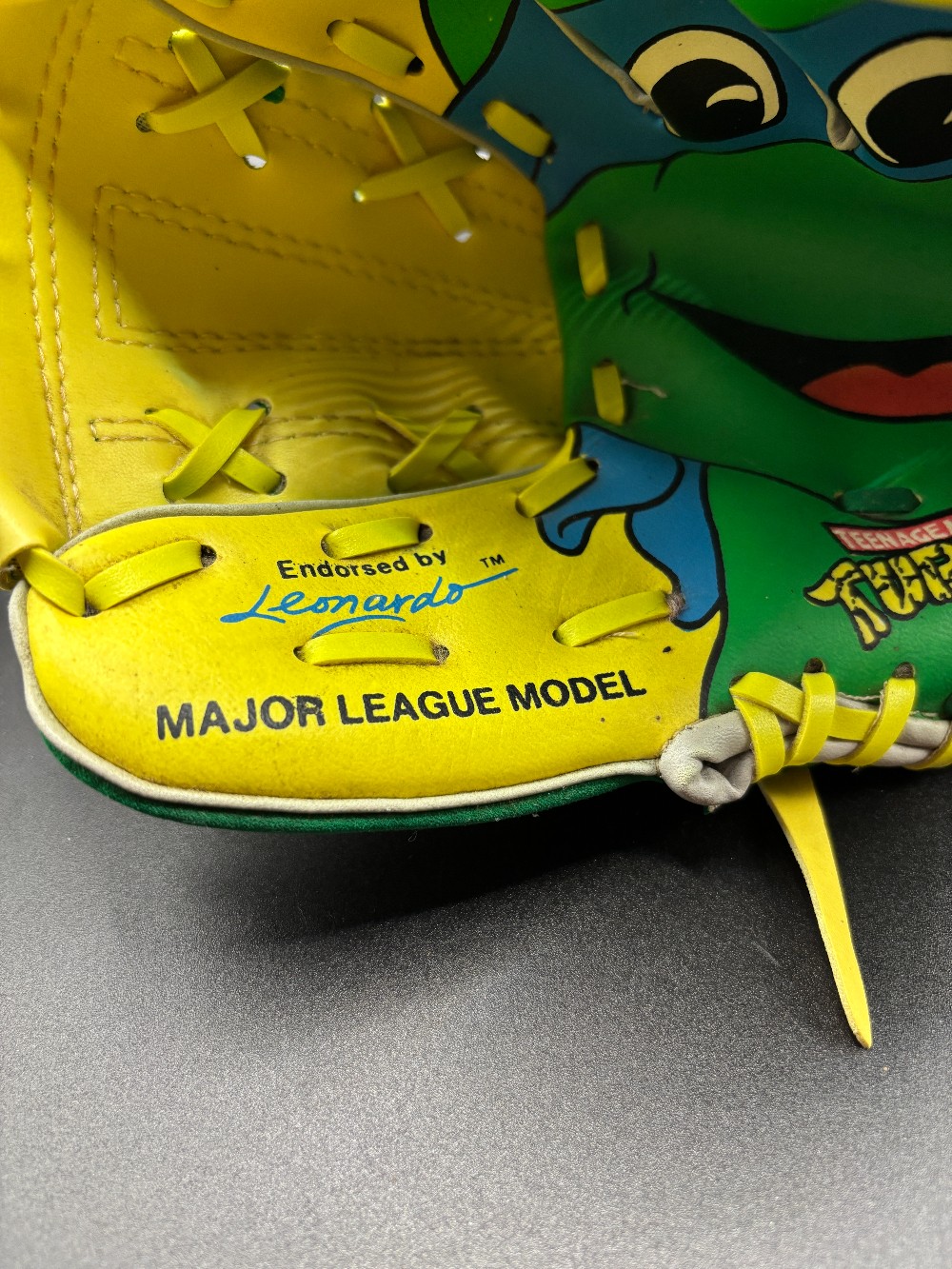 Teenage Mutant Ninja Turtle child baseball glove Leonardo 1990 Remco