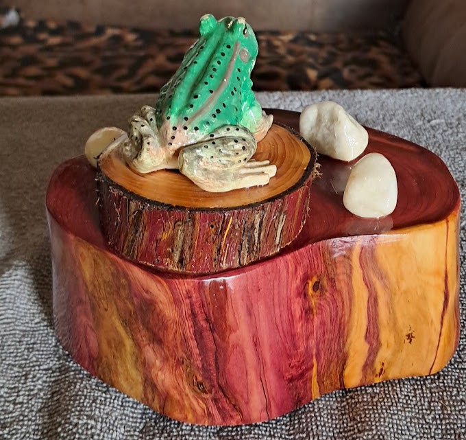 Cedar Cookie Frog Figurine