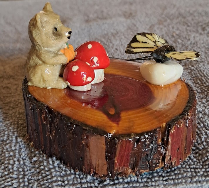 Cedar Cookie Raccoon Figurine
