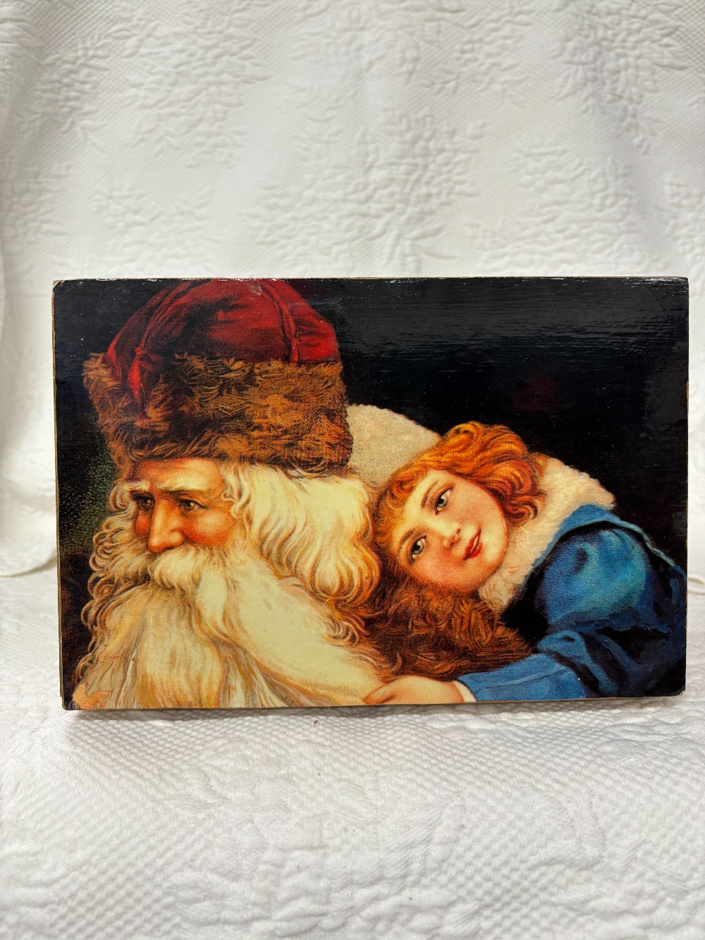 Wood gold box w/old world Santa & young girl on lid