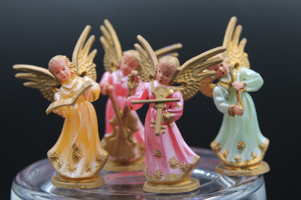 Vtg 1960s s/4 pearlized miniature plastic angels Hong Kong