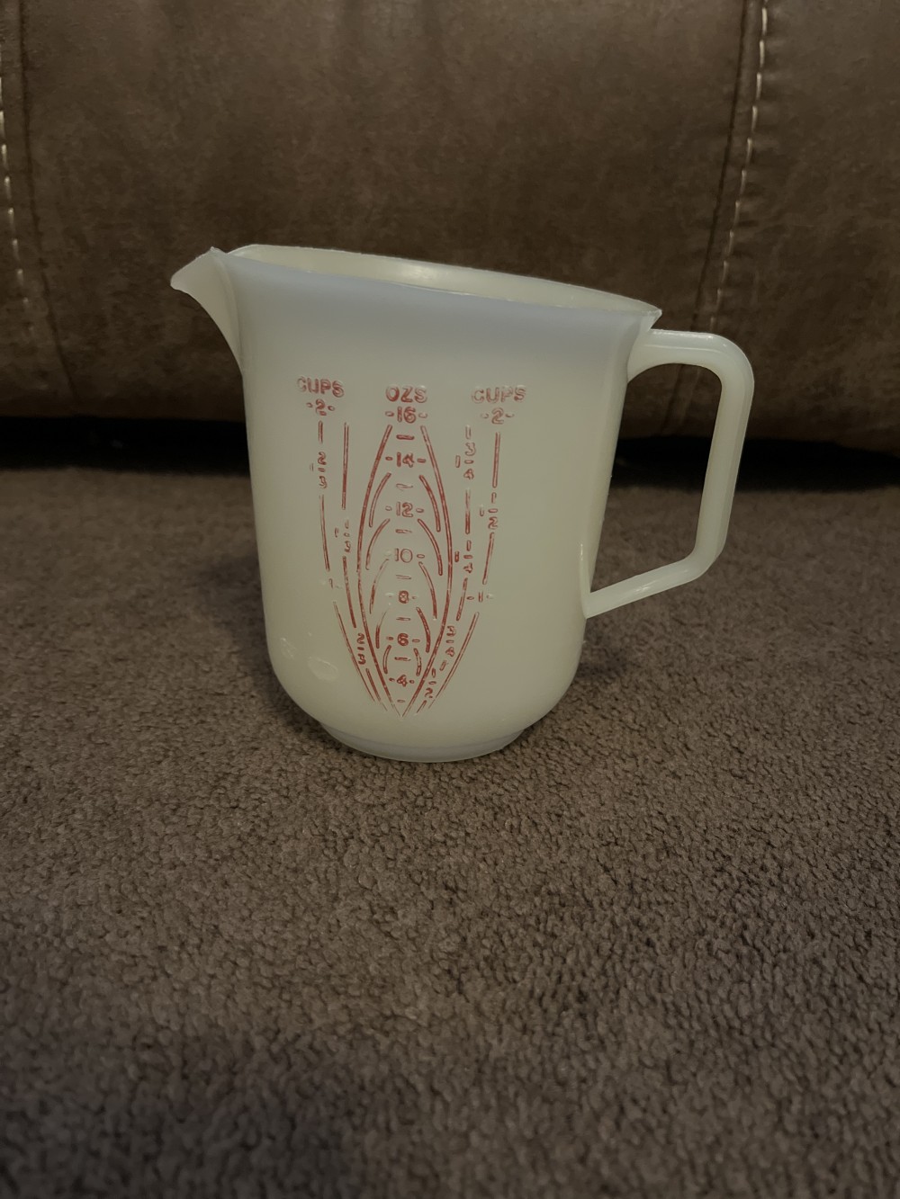 Vtg Tupperware 16oz measuring cup