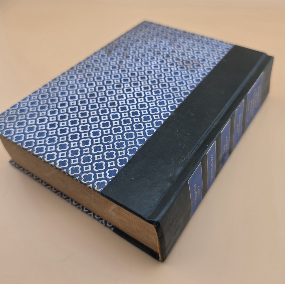 1982 Readers Digest Book Blue and White