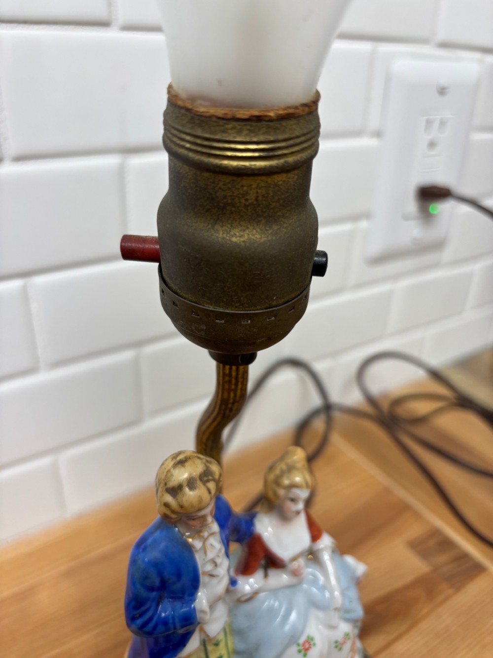 Lamp Vintage Porcelain Courting Couple Figurine Boudoir Table Lamp Working